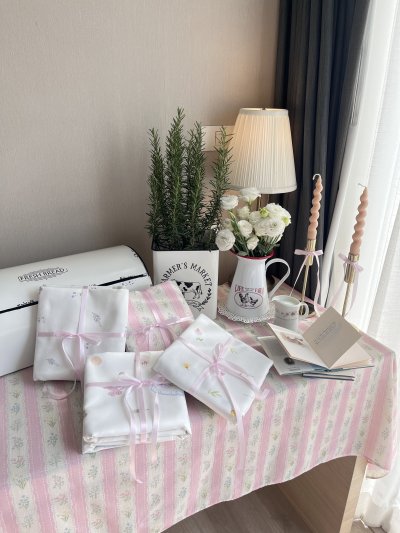 flowers whispers tablecloth