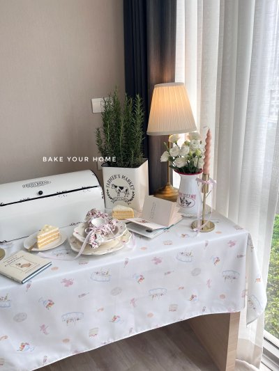 Cupid's table tablecloth