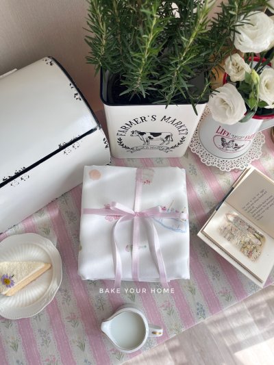 Cupid's table tablecloth