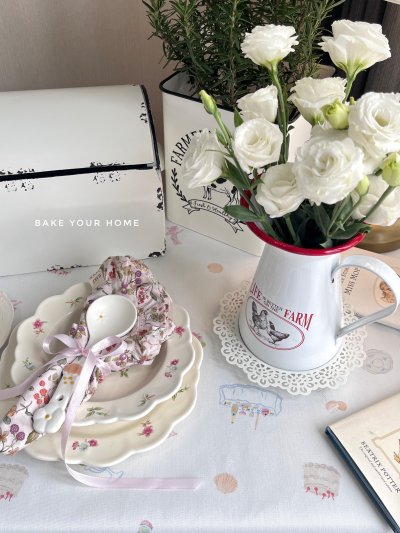 Cupid's table tablecloth