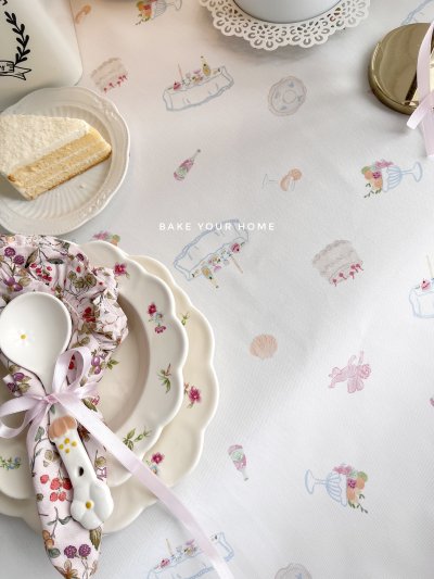 Cupid's table tablecloth