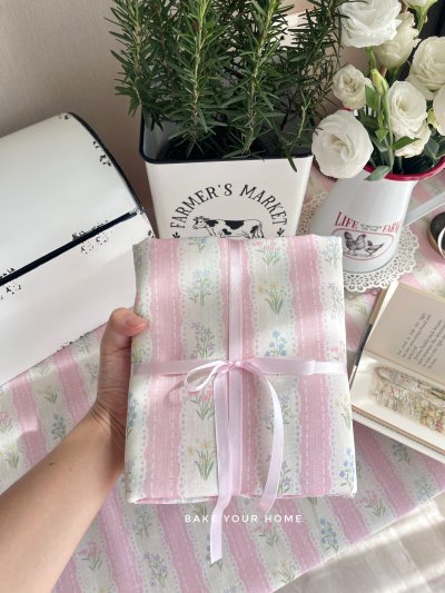 flowers whispers tablecloth
