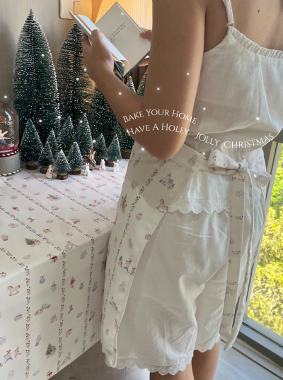 Christmas  Story Tales Half Apron