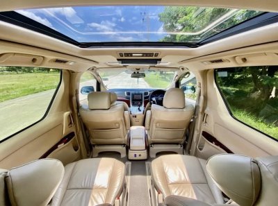 Toyota Alphard 7 ที่นั่ง
