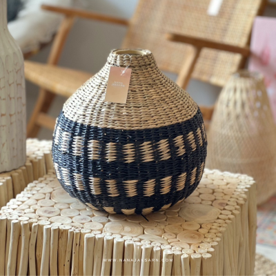 แจกันก้นป่องสีดำ