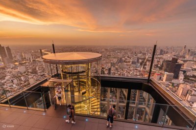 Il King Power Mahanakhon è un’iconica torre a Bangkok, con una storia unica e una vista spettacolare.