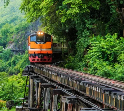 Tour alla ferrovia della morte di Kanchanaburi e al parco rifugio degli elefanti