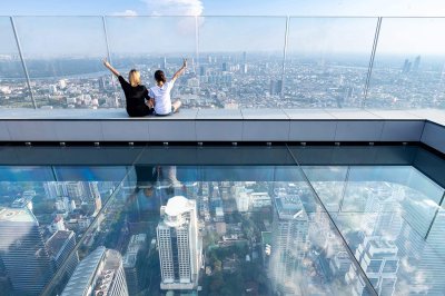 Il King Power Mahanakhon è un’iconica torre a Bangkok, con una storia unica e una vista spettacolare.