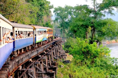 Tour alla ferrovia della morte di Kanchanaburi e al parco rifugio degli elefanti