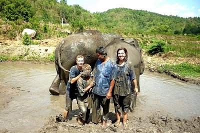 Tour alla ferrovia della morte di Kanchanaburi e al parco rifugio degli elefanti