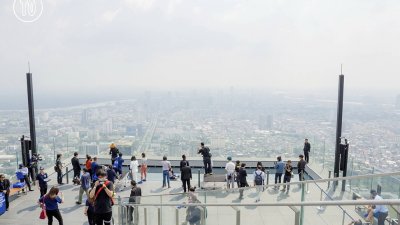 Il King Power Mahanakhon è un’iconica torre a Bangkok, con una storia unica e una vista spettacolare.