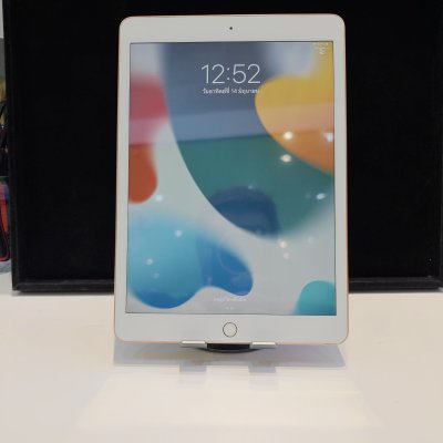 มือ2 iPad Gen 8 64GB WiFi Pink สภาพสวย ใช้งานปกติ เรียน เล่นเกมส์ ดูหนัง อื่นๆ