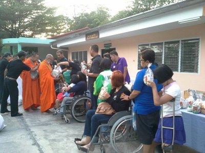 ศูนย์ส่งเสริมอาชีพคนพิการ ทำบุญต้อนรับปีใหม่