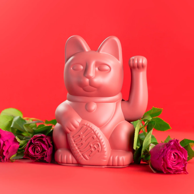 Gizmo Lucky Cat The Classic Collection แมวกวักสี Berry Red สัญลักษณ์แห่งความรักที่ร้อนแรงและมั่นคง