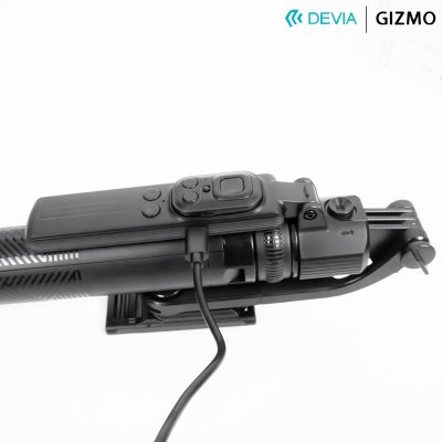 Devia ไม้เซลฟี่อัจฉริยะระบบติดตาม AI Face Tracking Selfie-Stick+Streaming Stand Black
