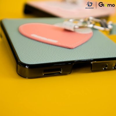DuxDucis Luvy เคสหนัง Z Flip7 ลาย 3D พร้อมสายคล้องมือ