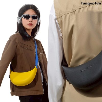 Fungoofun Banana Bun Bag กระเป๋าสะพายทรงกล้วย ดีไซน์มินิมอล สีสันสดใส รุ่น F553