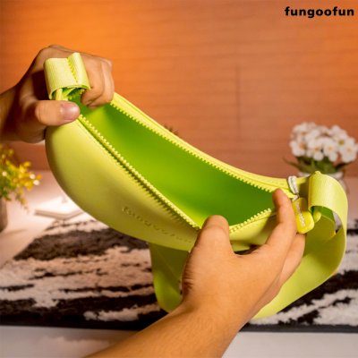 Fungoofun Banana Bun Bag กระเป๋าสะพายทรงกล้วย ดีไซน์มินิมอล สีสันสดใส รุ่น F553
