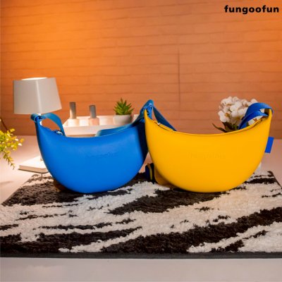 Fungoofun Banana Bun Bag กระเป๋าสะพายทรงกล้วย ดีไซน์มินิมอล สีสันสดใส รุ่น F553