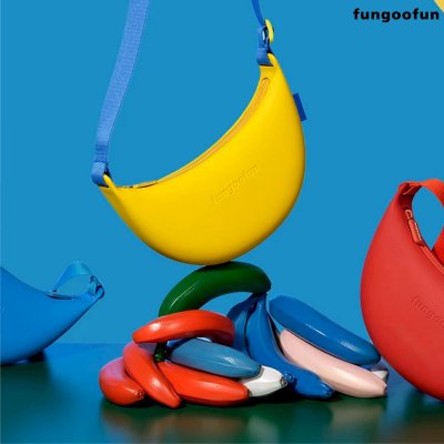 Fungoofun Banana Bun Bag กระเป๋าสะพายทรงกล้วย ดีไซน์มินิมอล สีสันสดใส รุ่น F553