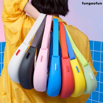 Fungoofun Banana Bun Bag กระเป๋าสะพายทรงกล้วย ดีไซน์มินิมอล สีสันสดใส รุ่น F553