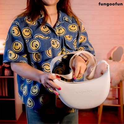 Fungoofun Banana Bun Bag กระเป๋าสะพายทรงกล้วย ดีไซน์มินิมอล สีสันสดใส รุ่น F553