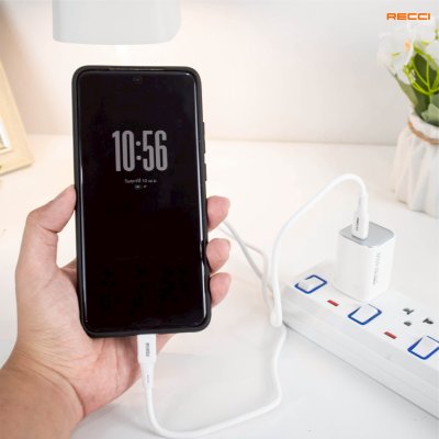 Recci PD 45W GaN Fast Charger รุ่น RC132 หัวชาร์จเร็วเทคโนโลยี GaN ขนาดจิ๋ว จ่ายไฟแรง White