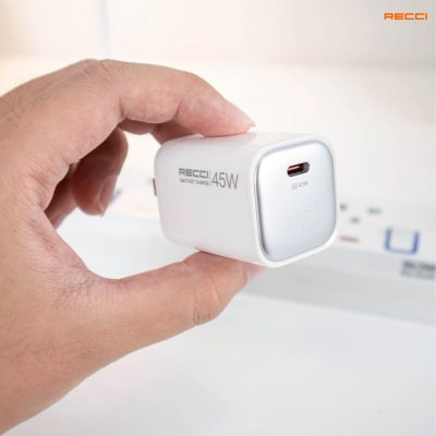 Recci PD 45W GaN Fast Charger รุ่น RC132 หัวชาร์จเร็วเทคโนโลยี GaN ขนาดจิ๋ว จ่ายไฟแรง White