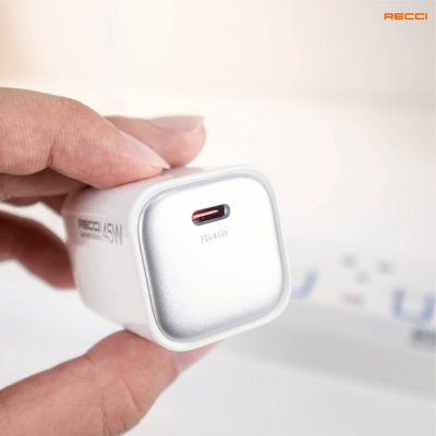 Recci PD 45W GaN Fast Charger รุ่น RC132 หัวชาร์จเร็วเทคโนโลยี GaN ขนาดจิ๋ว จ่ายไฟแรง White