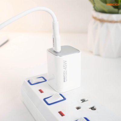 Recci PD 45W GaN Fast Charger รุ่น RC132 หัวชาร์จเร็วเทคโนโลยี GaN ขนาดจิ๋ว จ่ายไฟแรง White