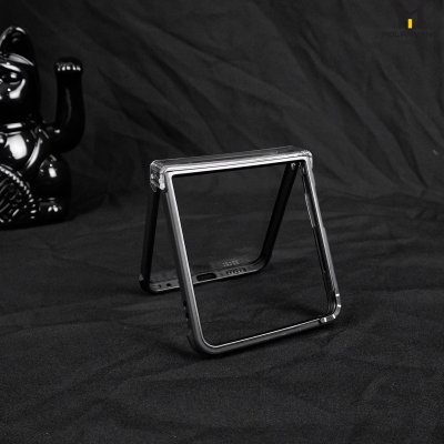 Molan Cano เคสใส Z Flip7 ขอบดำเมทัล เท่ กันกระแทกดีเยี่ยม