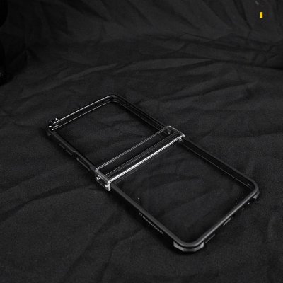 Molan Cano เคสใส Z Flip7 ขอบดำเมทัล เท่ กันกระแทกดีเยี่ยม