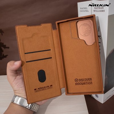 Nillkin Qin Prop Leather เคสหนัง ฝาพับ มีที่ปิดเลนส์ ขาตั้ง เก็บบัตรได้เยอะ รุ่น S24 Ultra ดำ/น้ำตาล