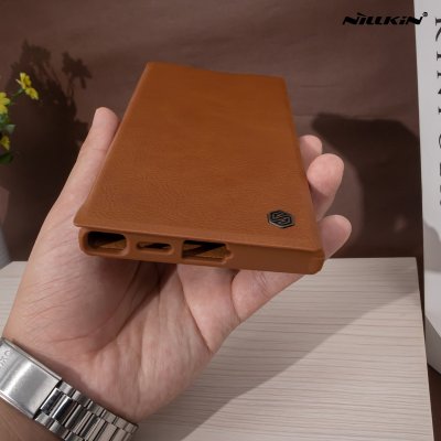 Nillkin Qin Prop Leather เคสหนัง ฝาพับ มีที่ปิดเลนส์ ขาตั้ง เก็บบัตรได้เยอะ รุ่น S24 Ultra ดำ/น้ำตาล