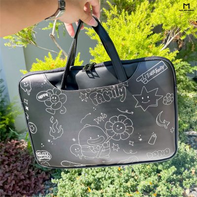 Gizmo x iCarer Family Shoulder Bag กระเป๋าโน้ตบุ๊ก 13/14 นิ้ว ลายลิขสิทธิ์แท้