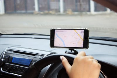 Gizmo ที่ตั้งมือถือ ที่วางโทรศัพท์ในรถ ที่ยึดมือถือ แผ่นแม่เหล็ก รุ่น GH-012 ประกัน 6 เดือน