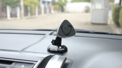 Gizmo ที่ตั้งมือถือ ที่วางโทรศัพท์ในรถ ที่ยึดมือถือ แผ่นแม่เหล็ก รุ่น GH-012 ประกัน 6 เดือน