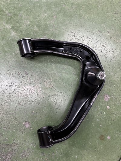 ปีกนกบน NS NAVARA5-6เกียร +ลูกหมาก L SAK