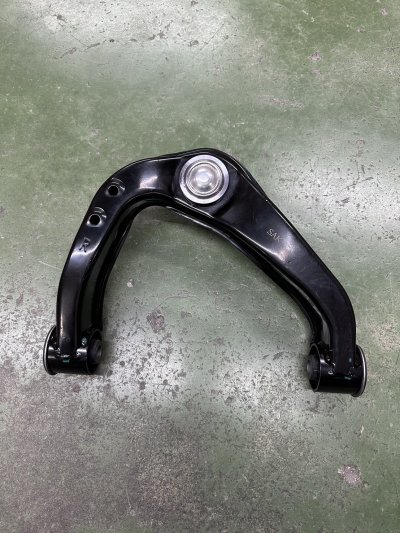 ปีกนกบน NS NAVARA5-6เกียร +ลูกหมาก R SAK