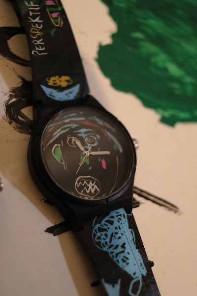 Jam Tangan Perspektif Cacing