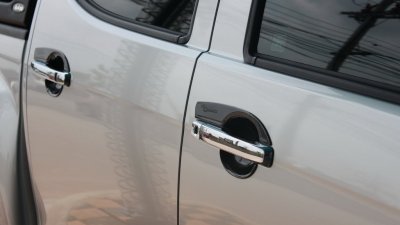 12 Door Handle Inner (V 3)