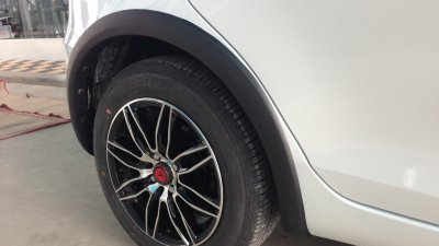 10 คิ้วล้อ (แบบไม่เจาะรถ)