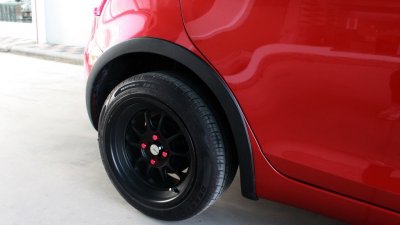 10 คิ้วล้อ (แบบไม่เจาะรถ)