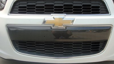 10 Front Lower Grill Trim (chrome)