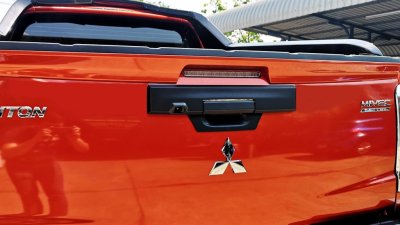 11 ครอบมือเปิดกระบะท้าย (3 ชิ้น)