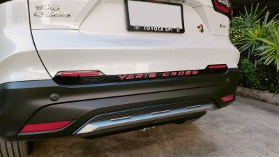 7 TOYOTA YARIS CROSS (YEAR 2023) คิ้วฝากระโปรงท้าย