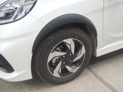 11 คิ้วล้อ