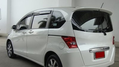 10 Rear Spoiler (OEM)