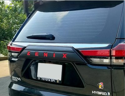 8 คิ้วฝากระโปรงท้าย#พร้อมโลโก้ TOYOTA INNOVA ZENIX YEAR 2023