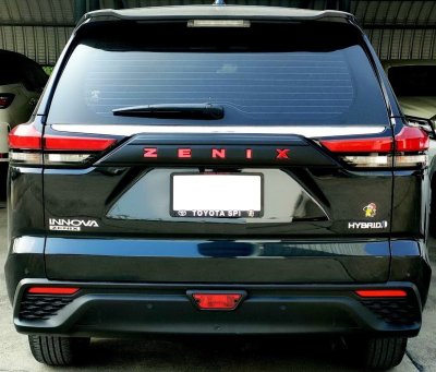 8 คิ้วฝากระโปรงท้าย#พร้อมโลโก้ TOYOTA INNOVA ZENIX YEAR 2023